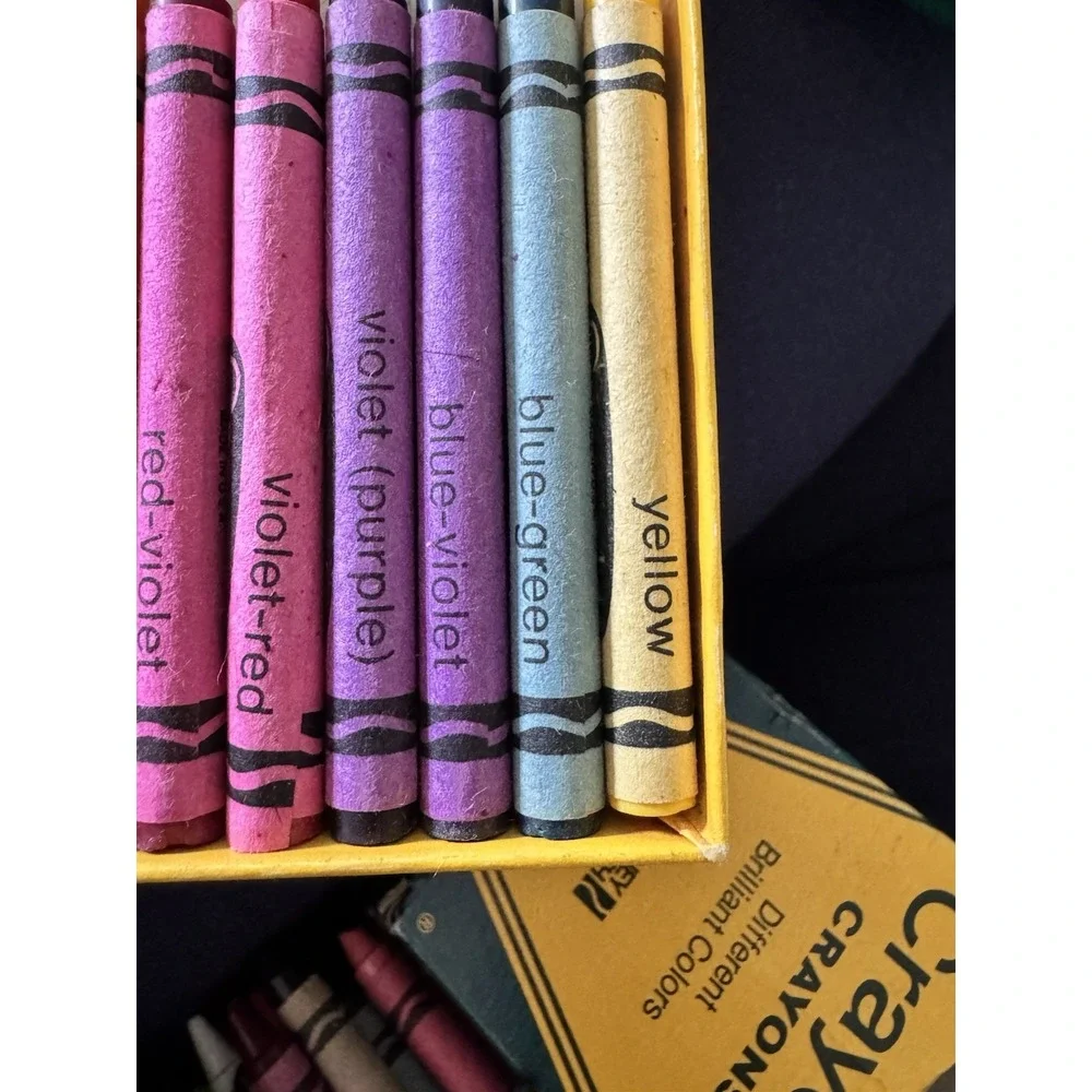 Vintage 1988 Crayola 24 Count Crayons Flat Box Made In USA Complete